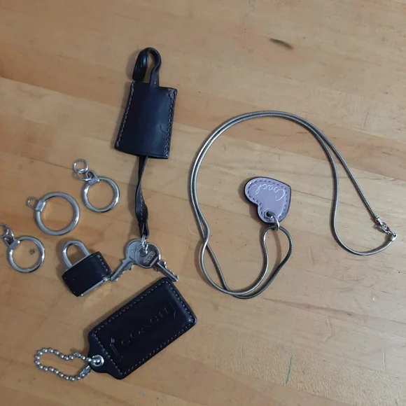 COACH Lock, Keys & Clochette FIXTURES Bundle - Picture 7 of 8